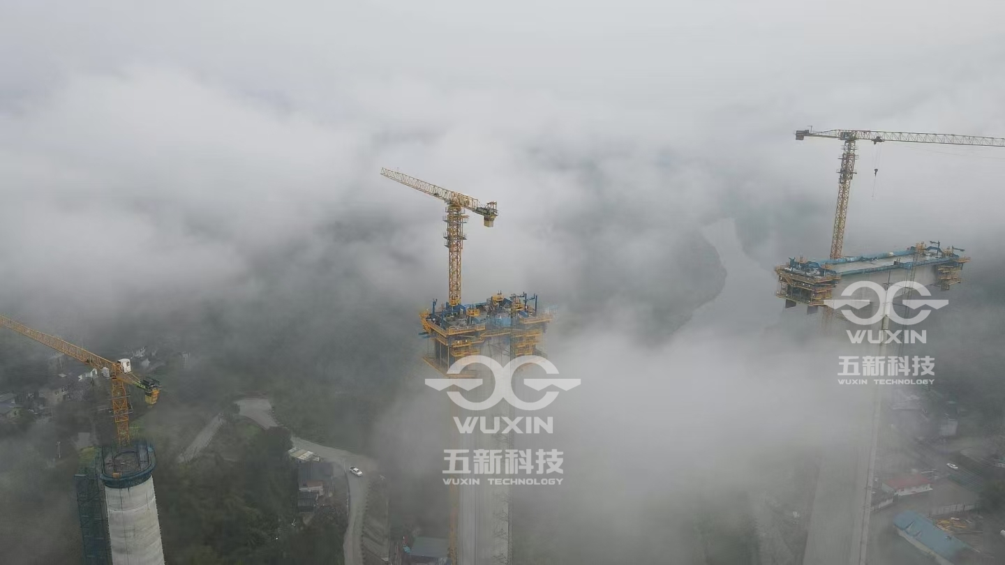 智能懸臂造橋機 — （中鐵十二局-渝萬高鐵）5.jpg