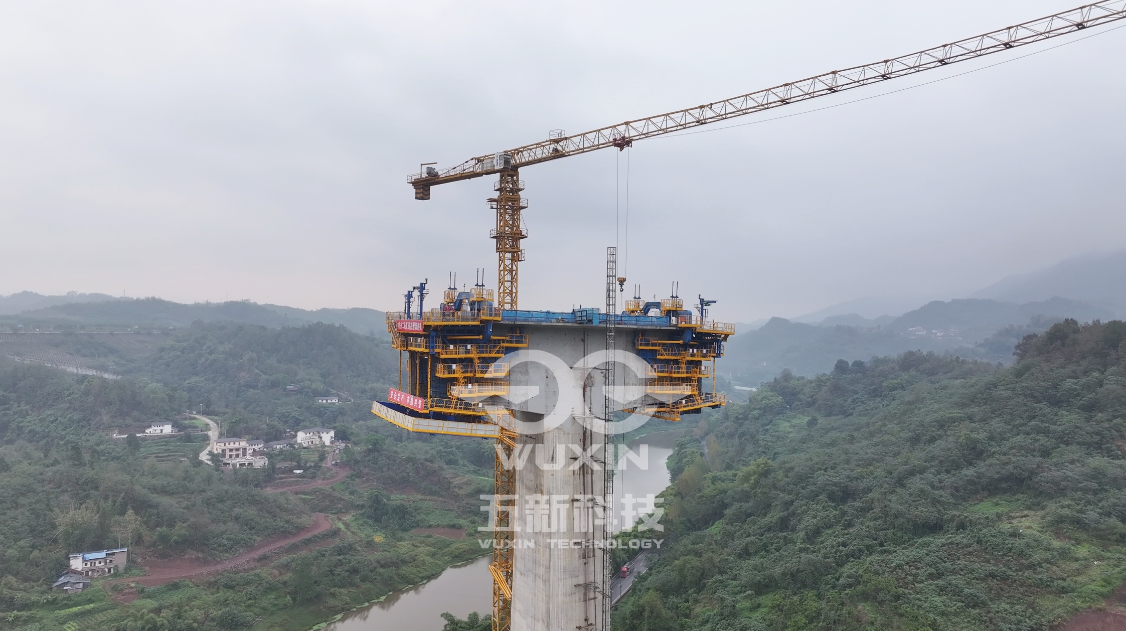 中鐵十二局-渝萬(wàn)高鐵智能懸臂造橋機(jī)