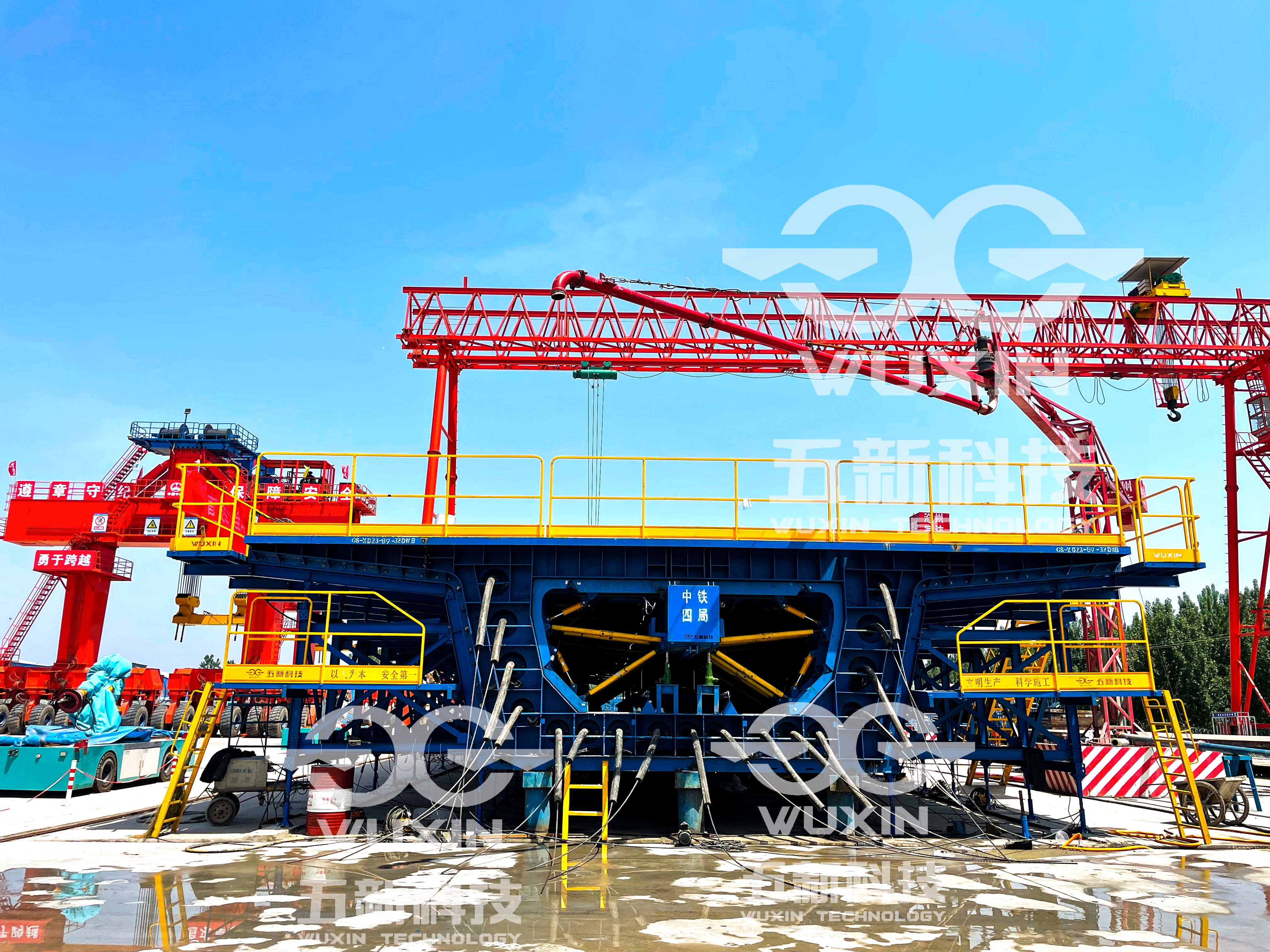 中鐵四局雄商鐵路梁山梁場首榀梁澆筑成功 (1)_副本.jpg